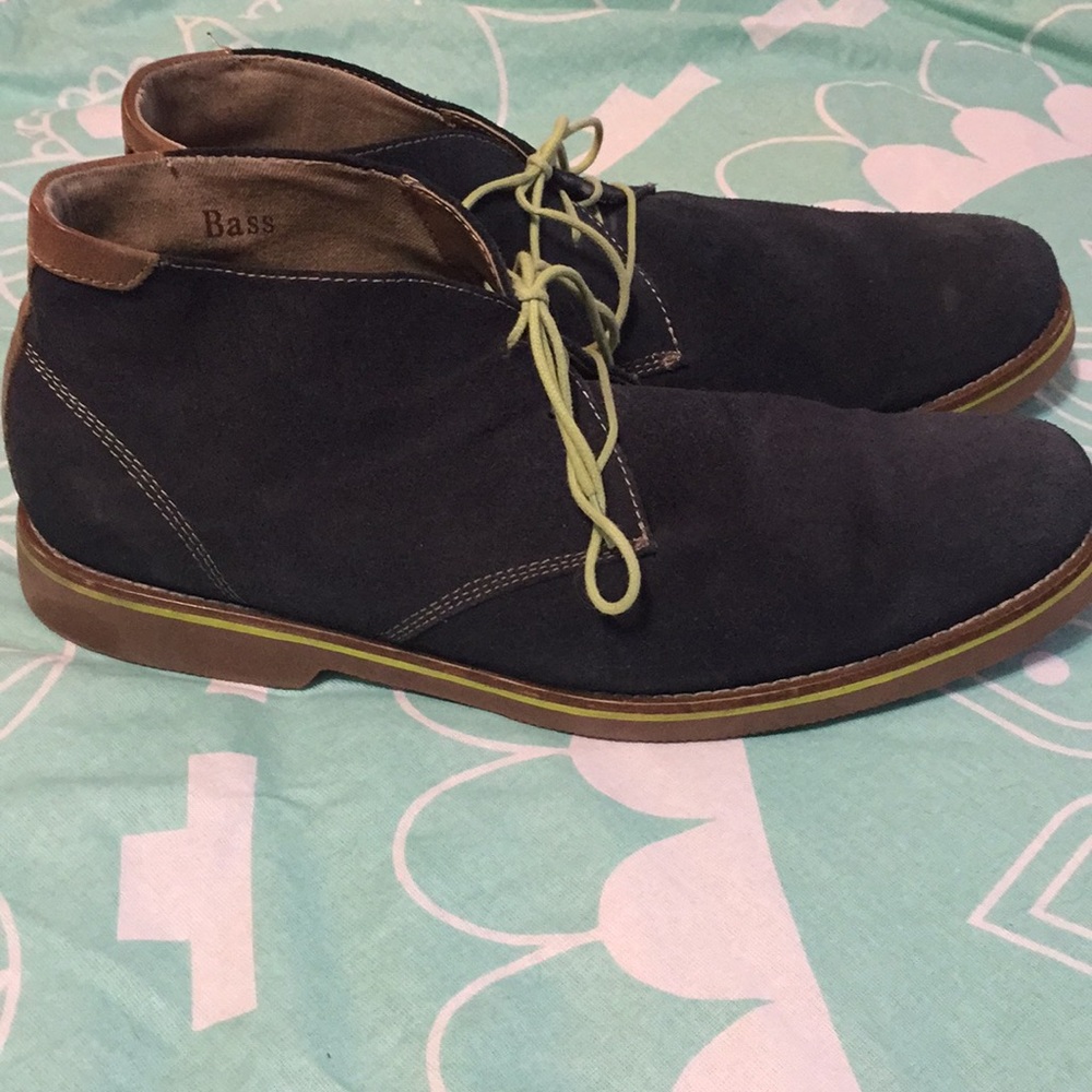 Bass Chukka Boots in Navy